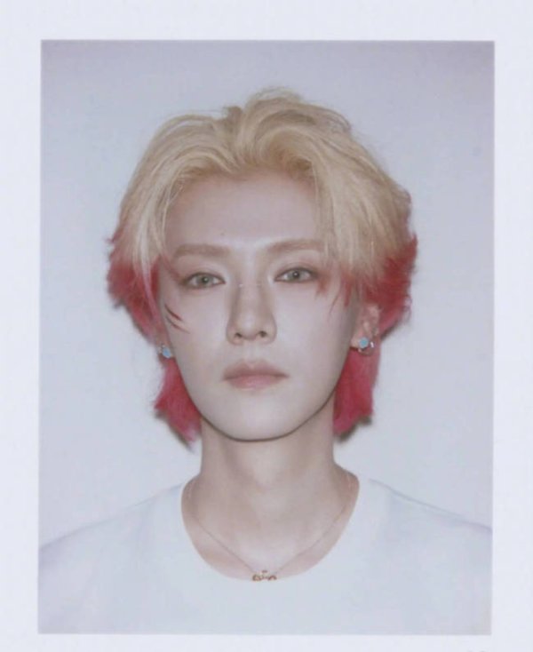 四川炒股配資 鹿晗“撕拉片”來(lái)了！一頭紅發(fā)帥得太權(quán)威